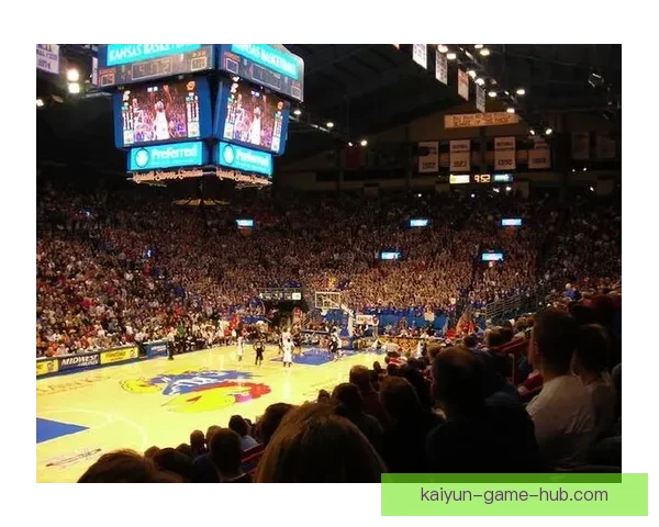 康涅狄格力克伊利诺伊晋级NCAA决赛里德双双马林斯十五分续写王朝辉煌